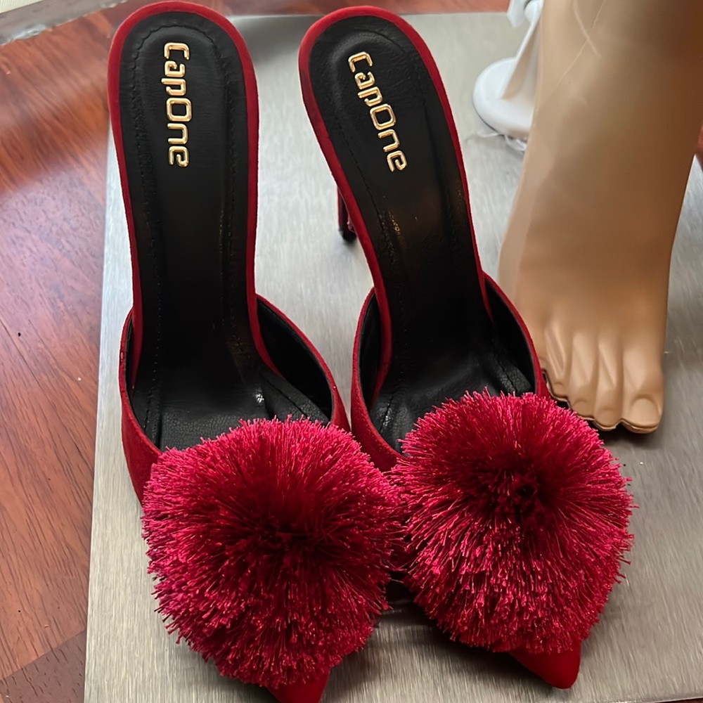 Beautiful sabot elegant,beautiful and Chic